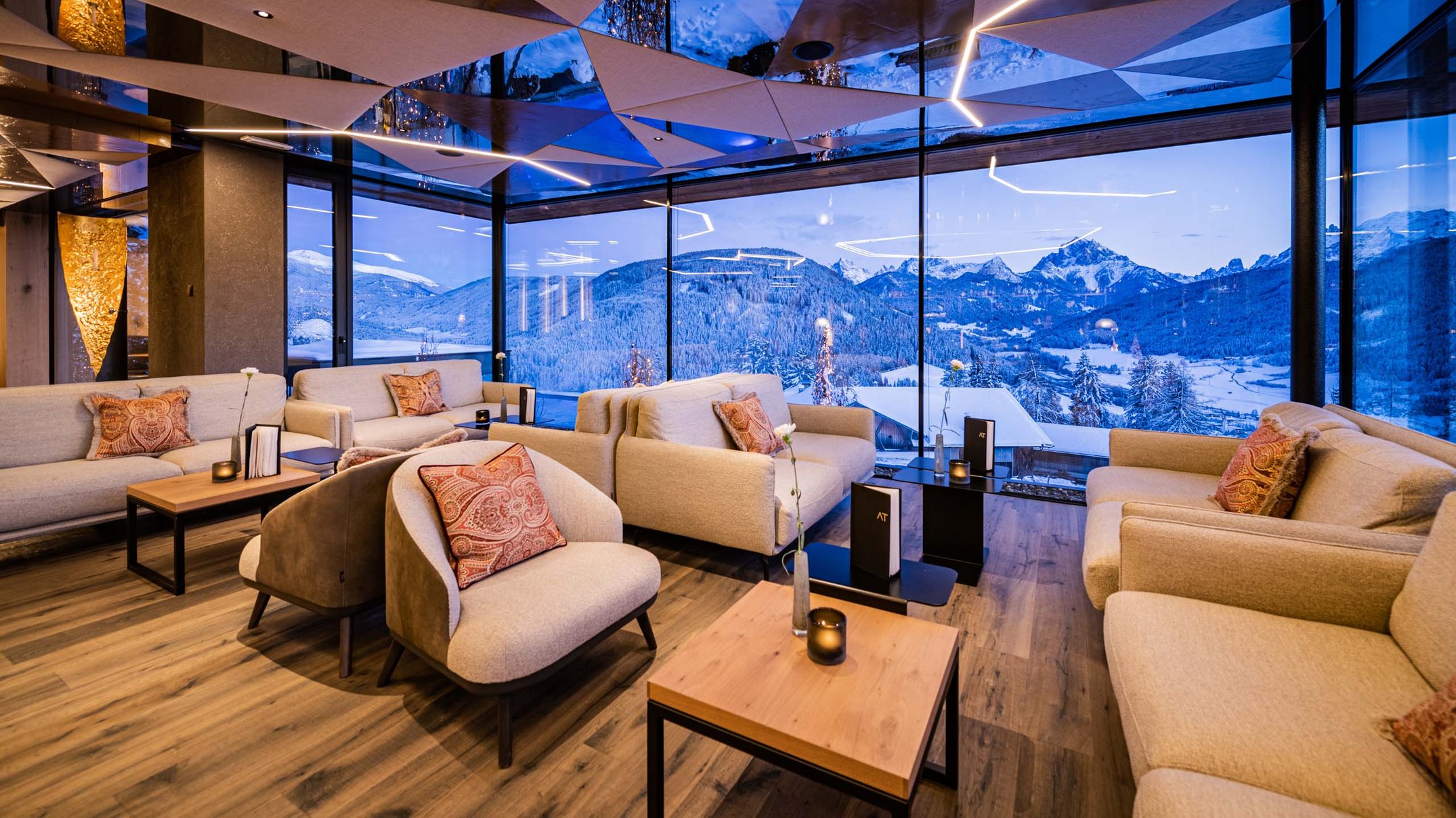 Your 5-star hotel in Val Pusteria/Pustertal: Alpen Tesitin Cozy lounge area with panoramic view of snowy mountains